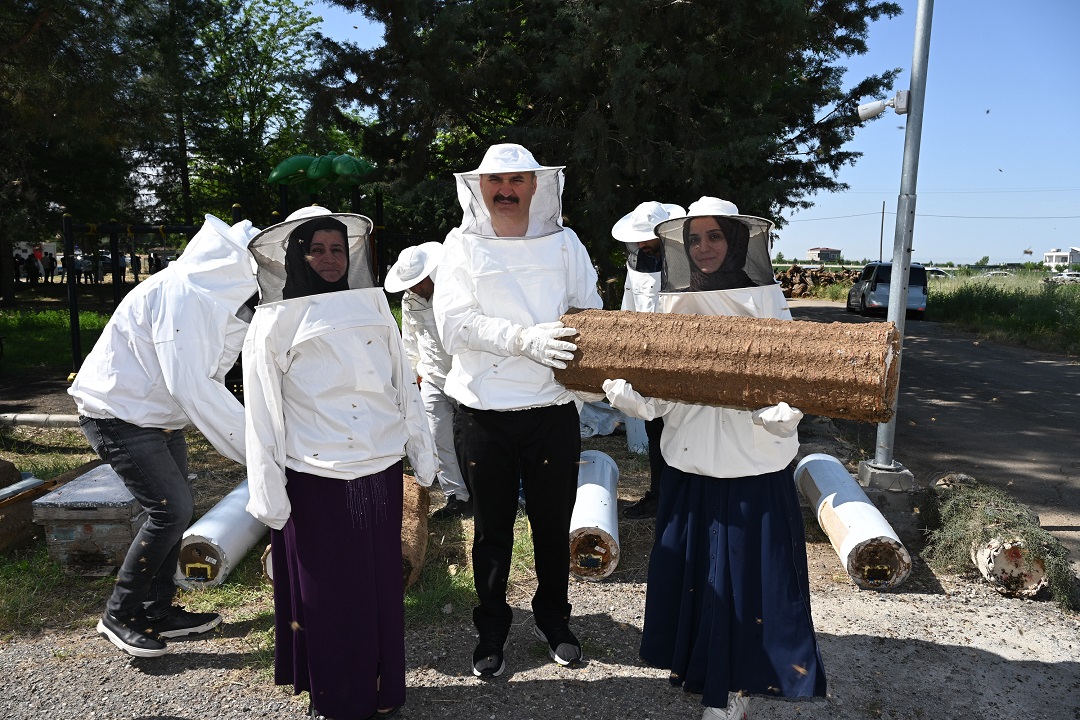 Çiftçilerimize, 570 Adet Arılı Sepet Kovanı Dağıtıldı