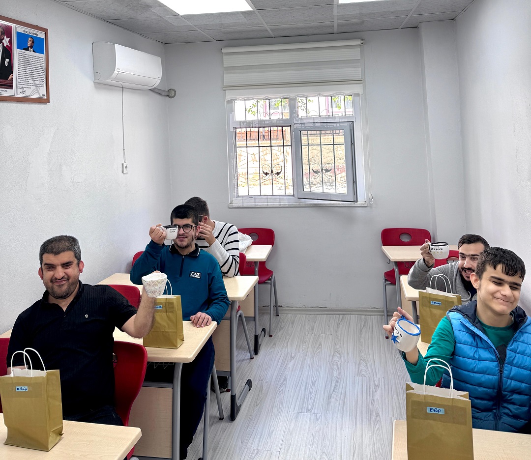 Görme Engelli Gençler için Seramik Atölyesi Etkinliği