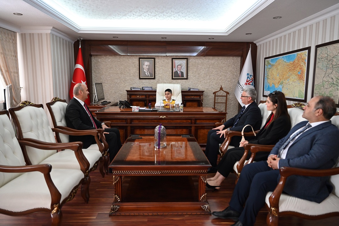 Valimiz, Temsili Olarak Makamını Öğrenciye Devretti